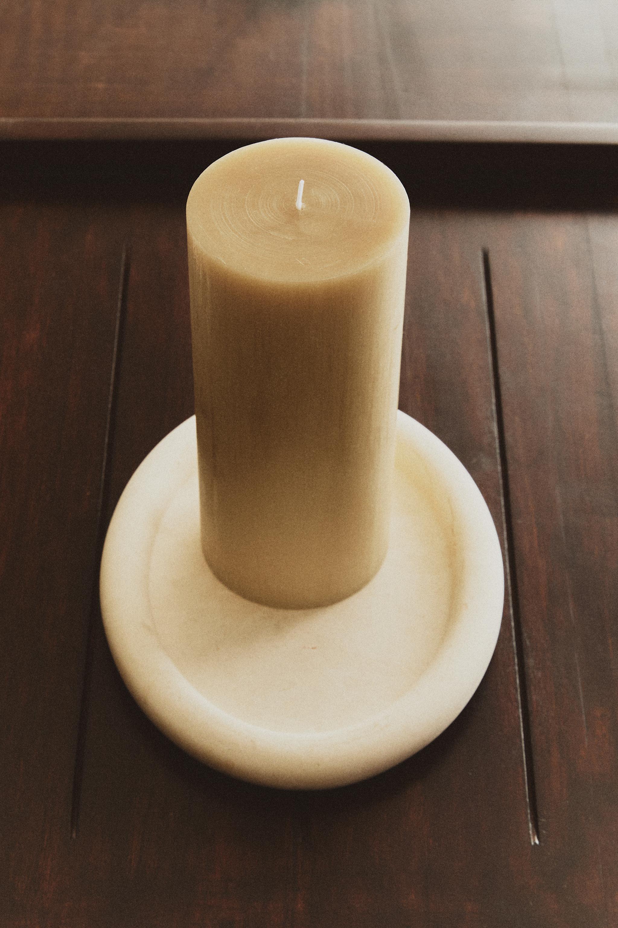 LONG CYLINDRICAL DECORATIVE CANDLE